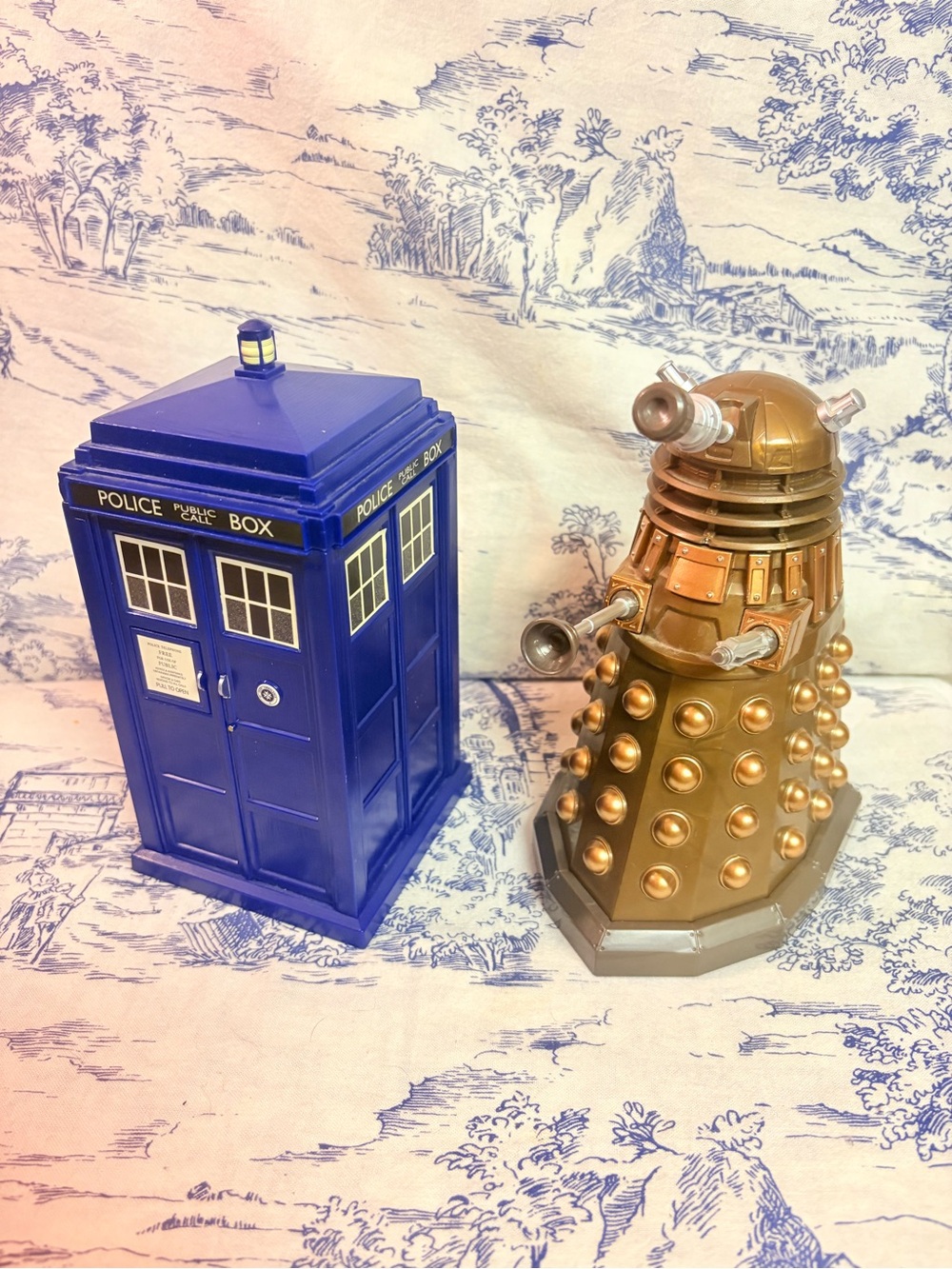 BBC Doctor Who Yahtzee Dalek And Tardis ~Please Look At All Photos~